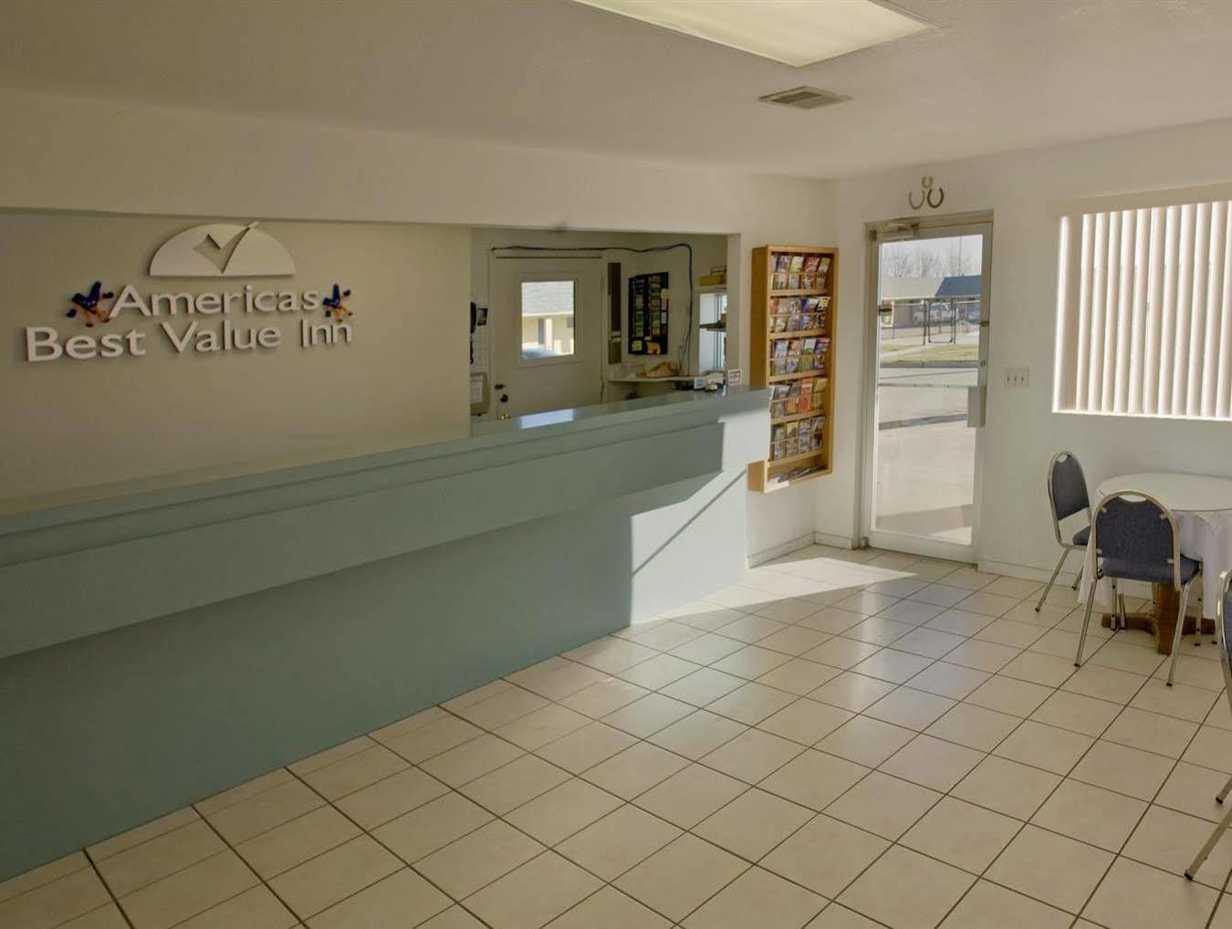Americas Best Value Inn Giddings Exterior foto